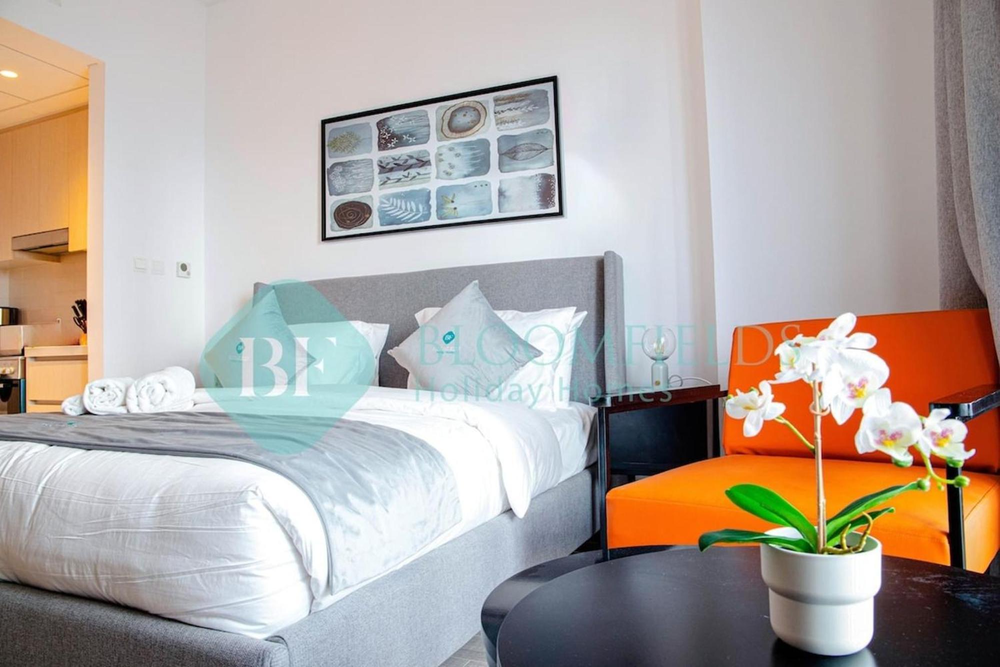 Bloomfields Stylish Stu In Waters Edge Yas Island Apartment *