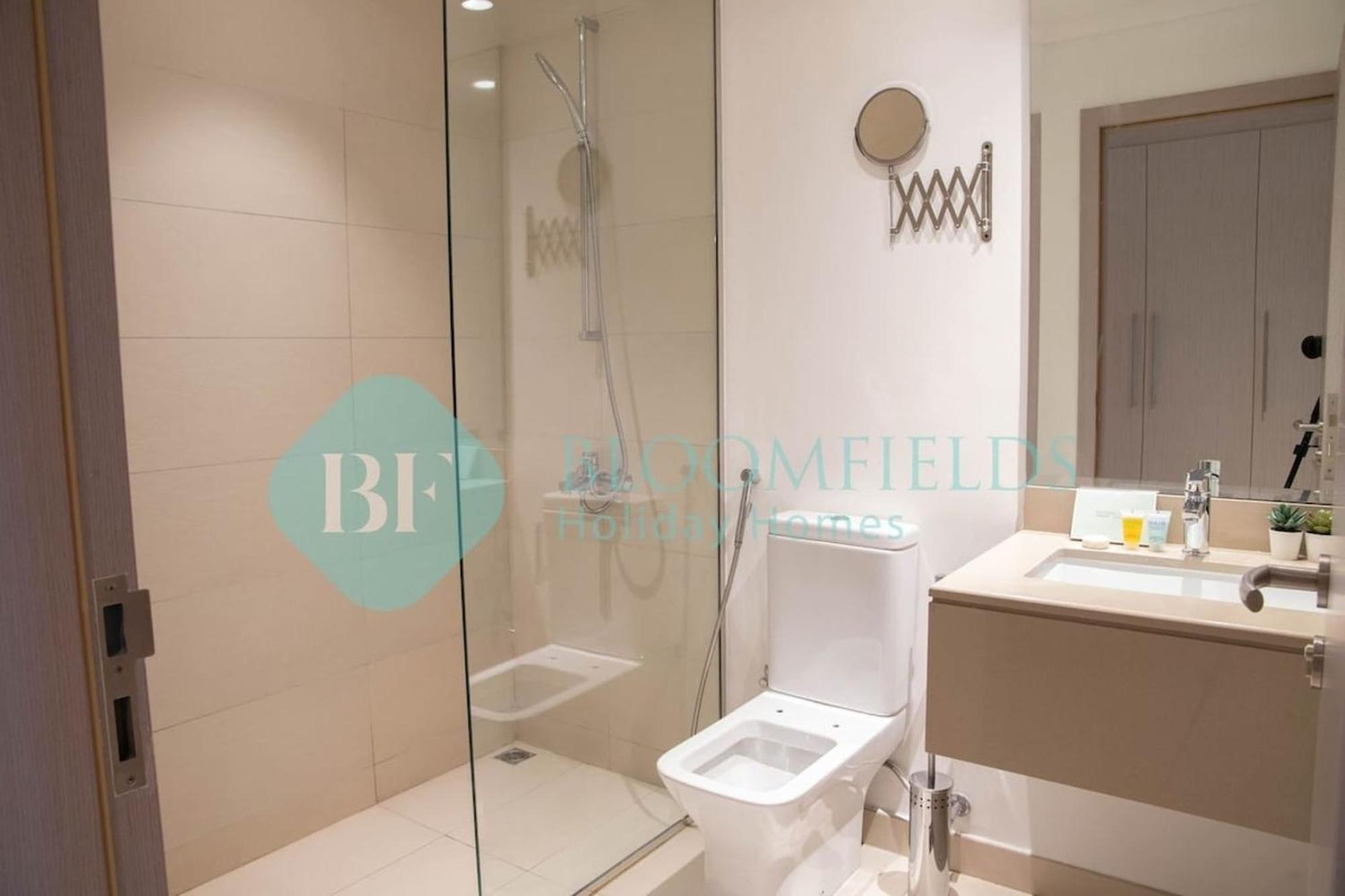 Bloomfields Stylish Stu In Waters Edge Yas Island Apartment